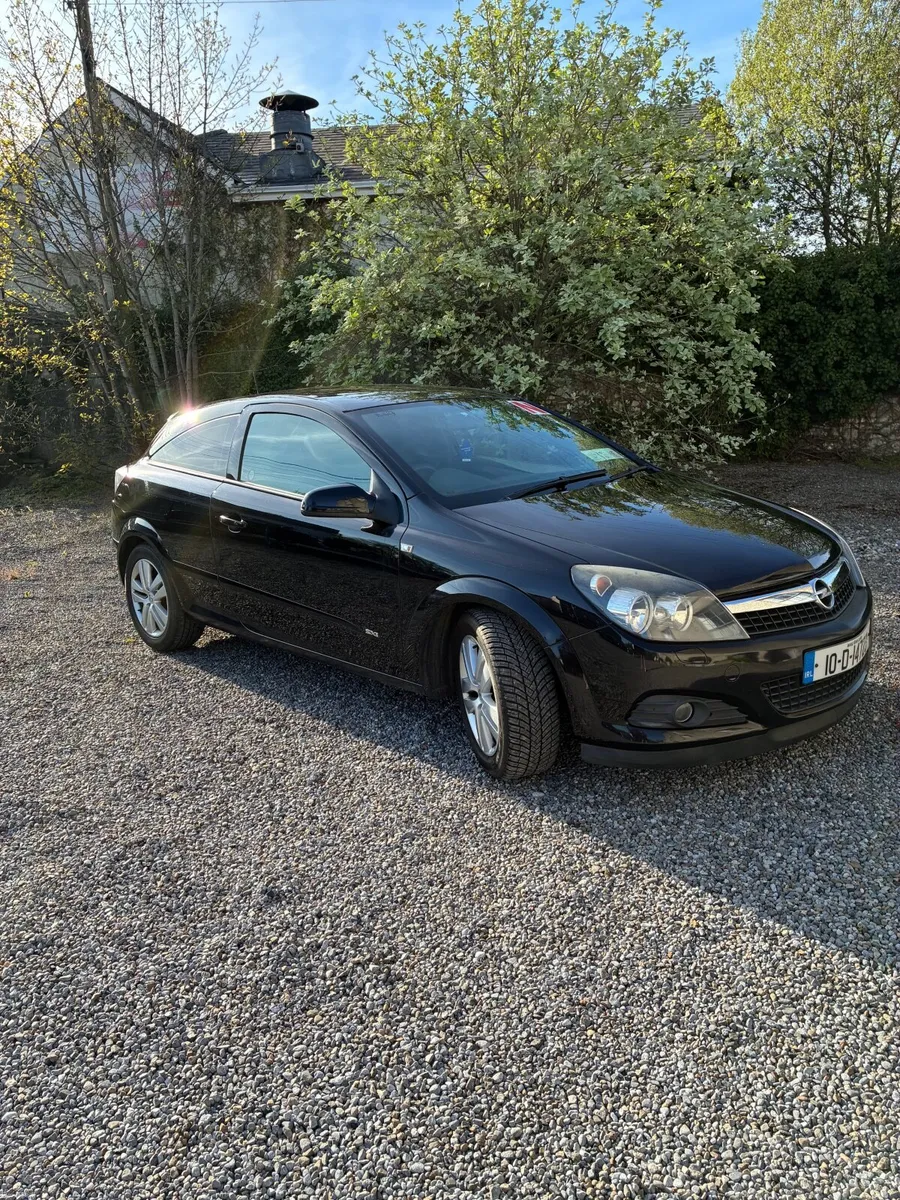 Opel Astra 2010 - Image 1