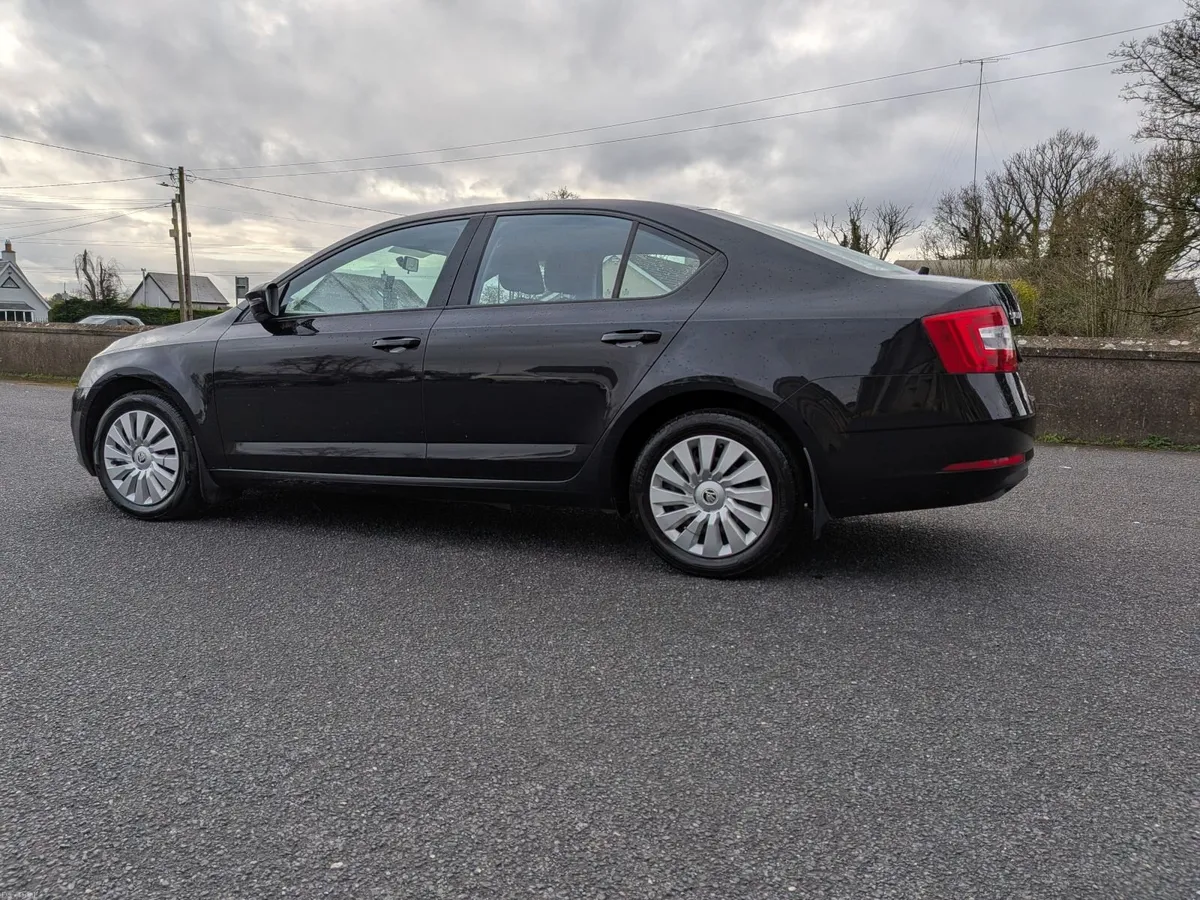 Skoda Octavia 2017 - Image 2