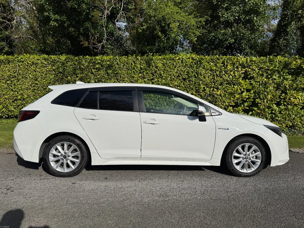 2020 Toyota Corolla Touring Estate 1.8 Hybrid - Image 3
