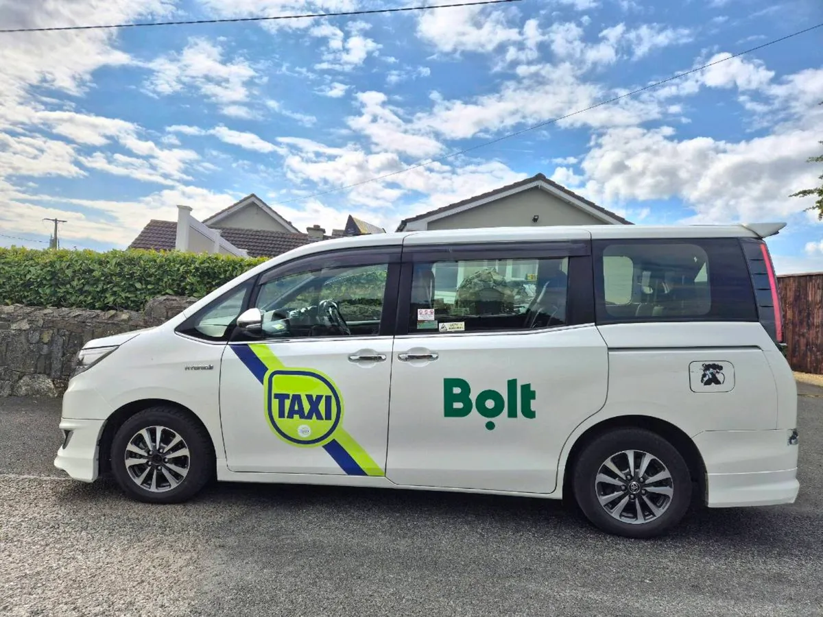 Toyota Esquire 2021 - Image 3