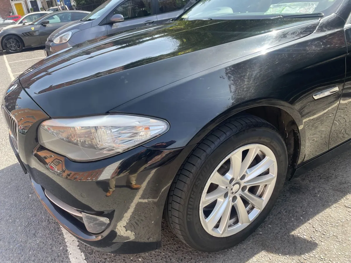 BMW 5-Series 2011 - Image 2