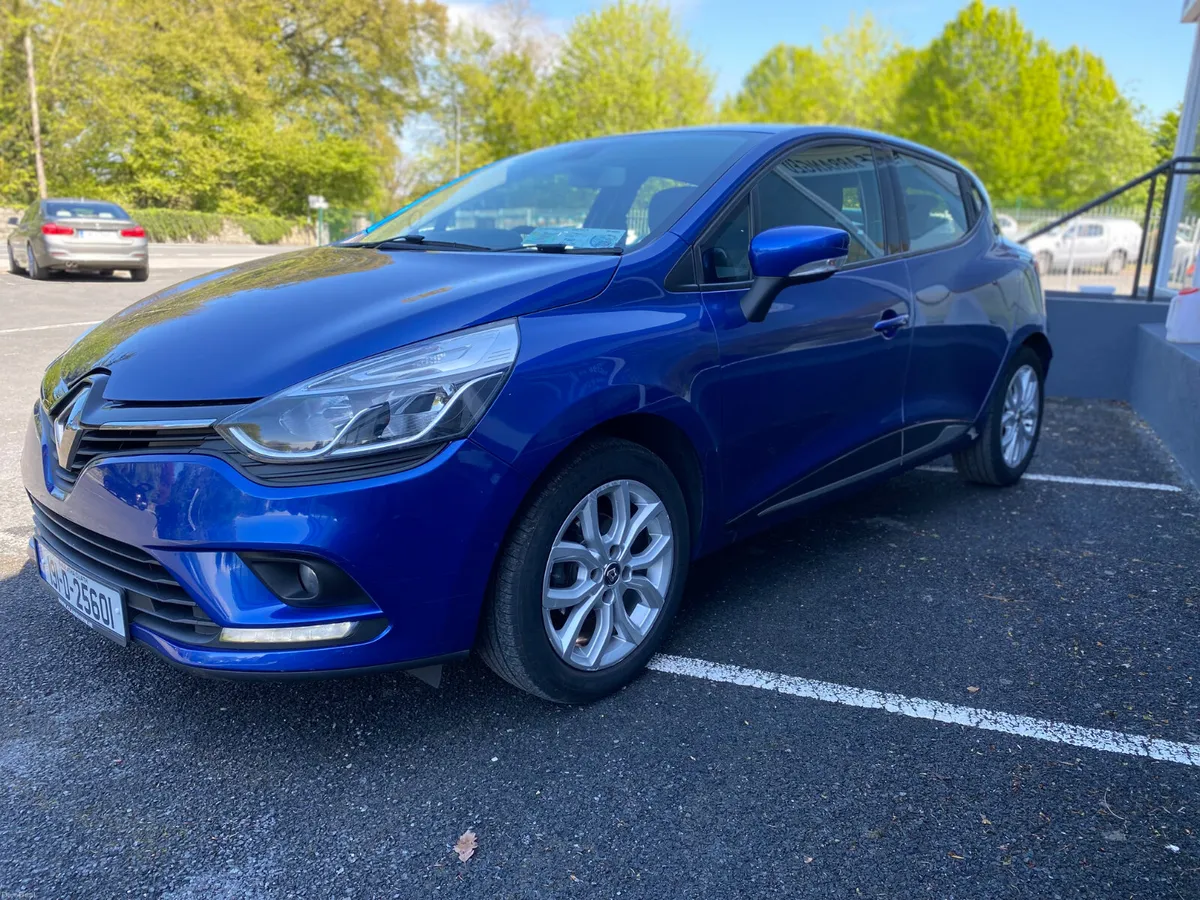 2019 Renault Clio  petrol - Image 3