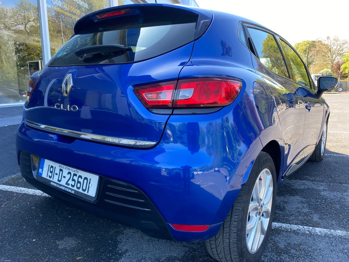 2019 Renault Clio  petrol - Image 4