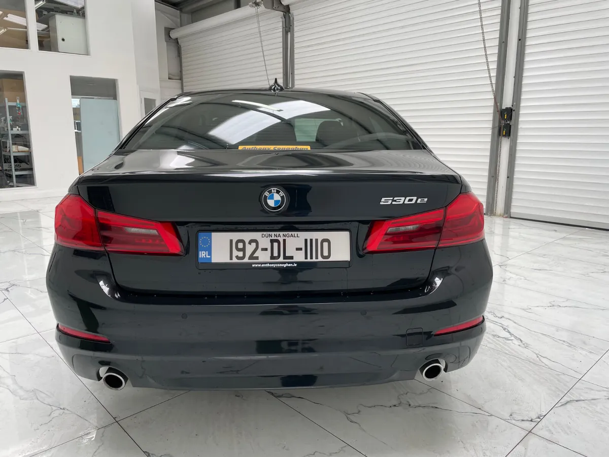 BMW 5-Series 2019 se - Image 4