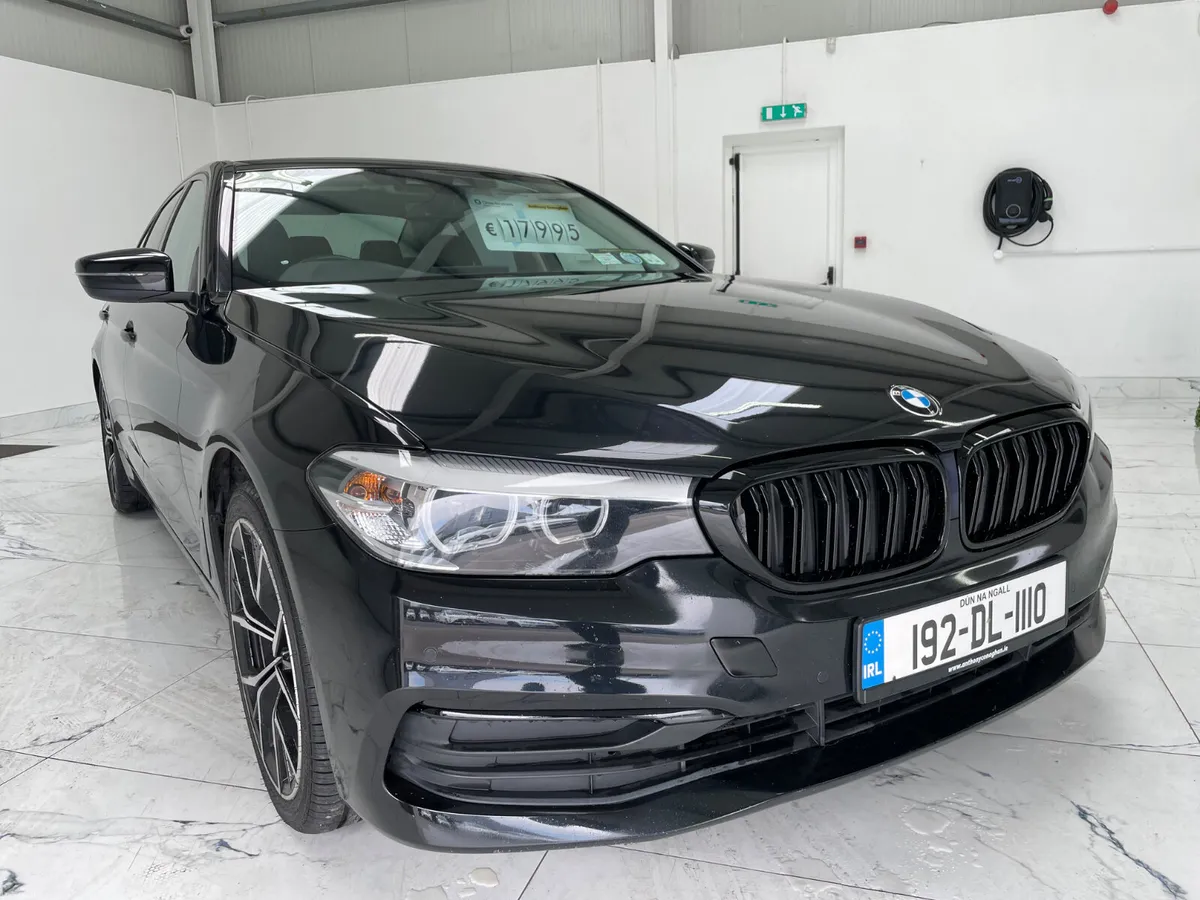 BMW 5-Series 2019 se - Image 1