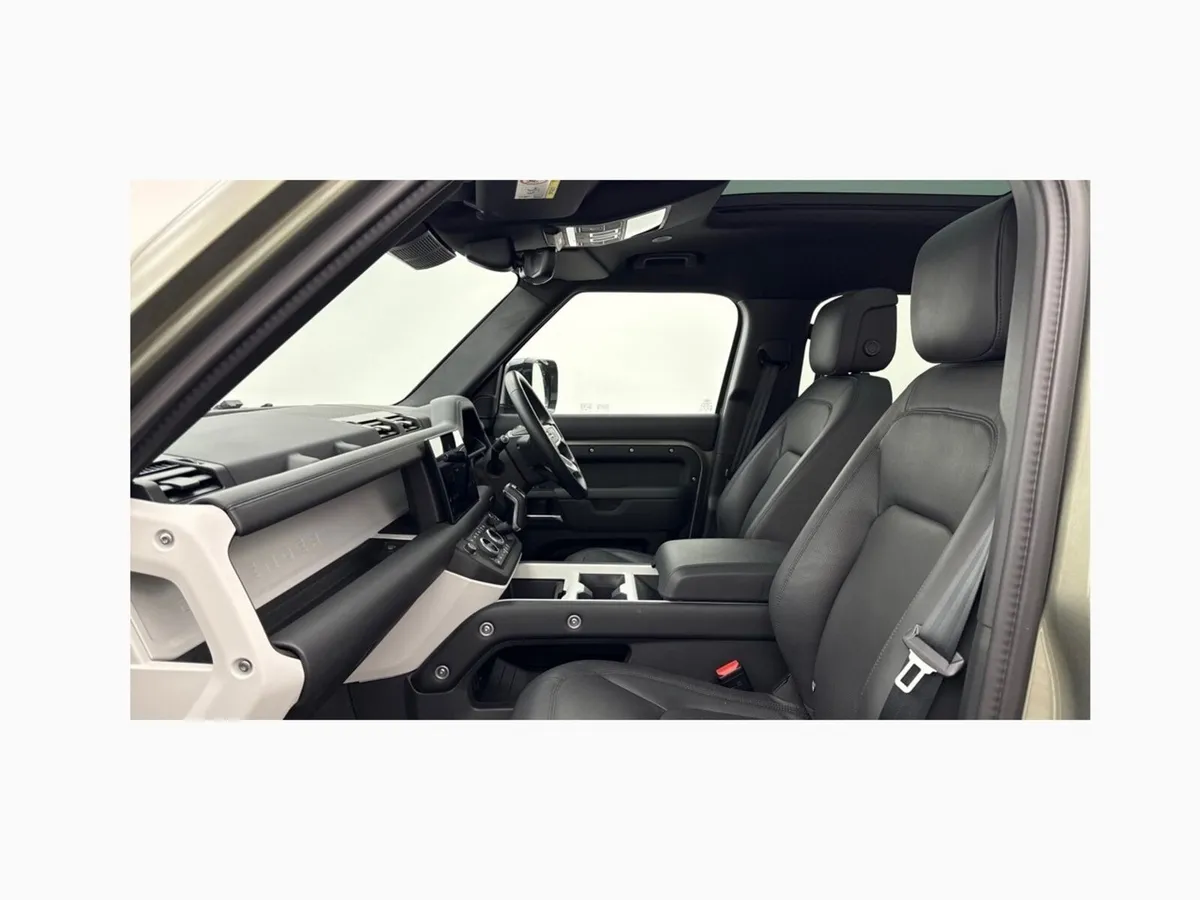 Land Rover Defender Diesel Estate X-Dynamic HSE - Image 3