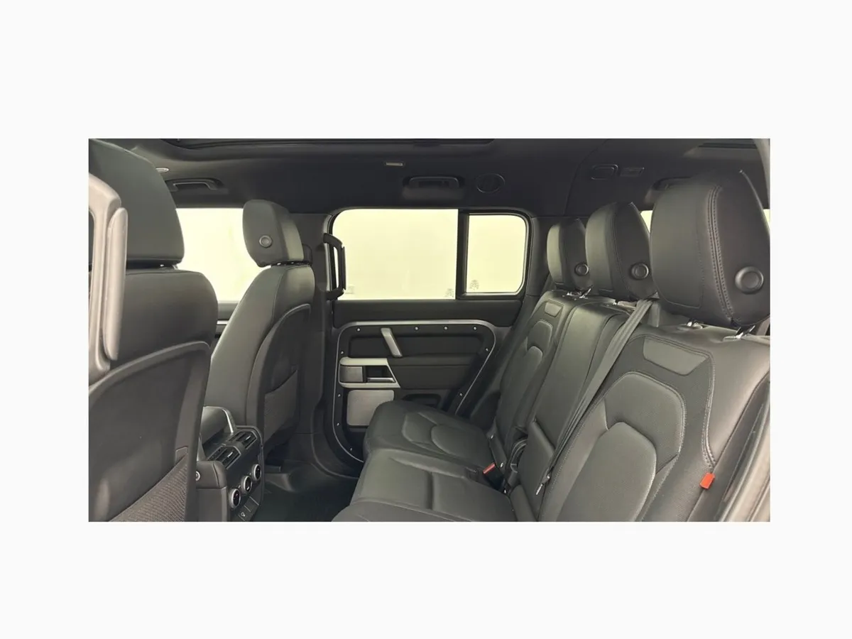 Land Rover Defender Diesel Estate X-Dynamic SE - Image 4