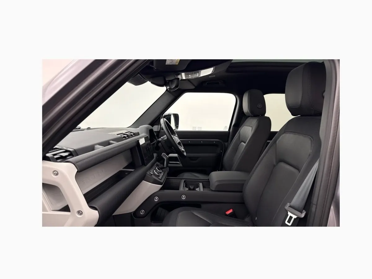 Land Rover Defender Diesel Estate X-Dynamic SE - Image 3