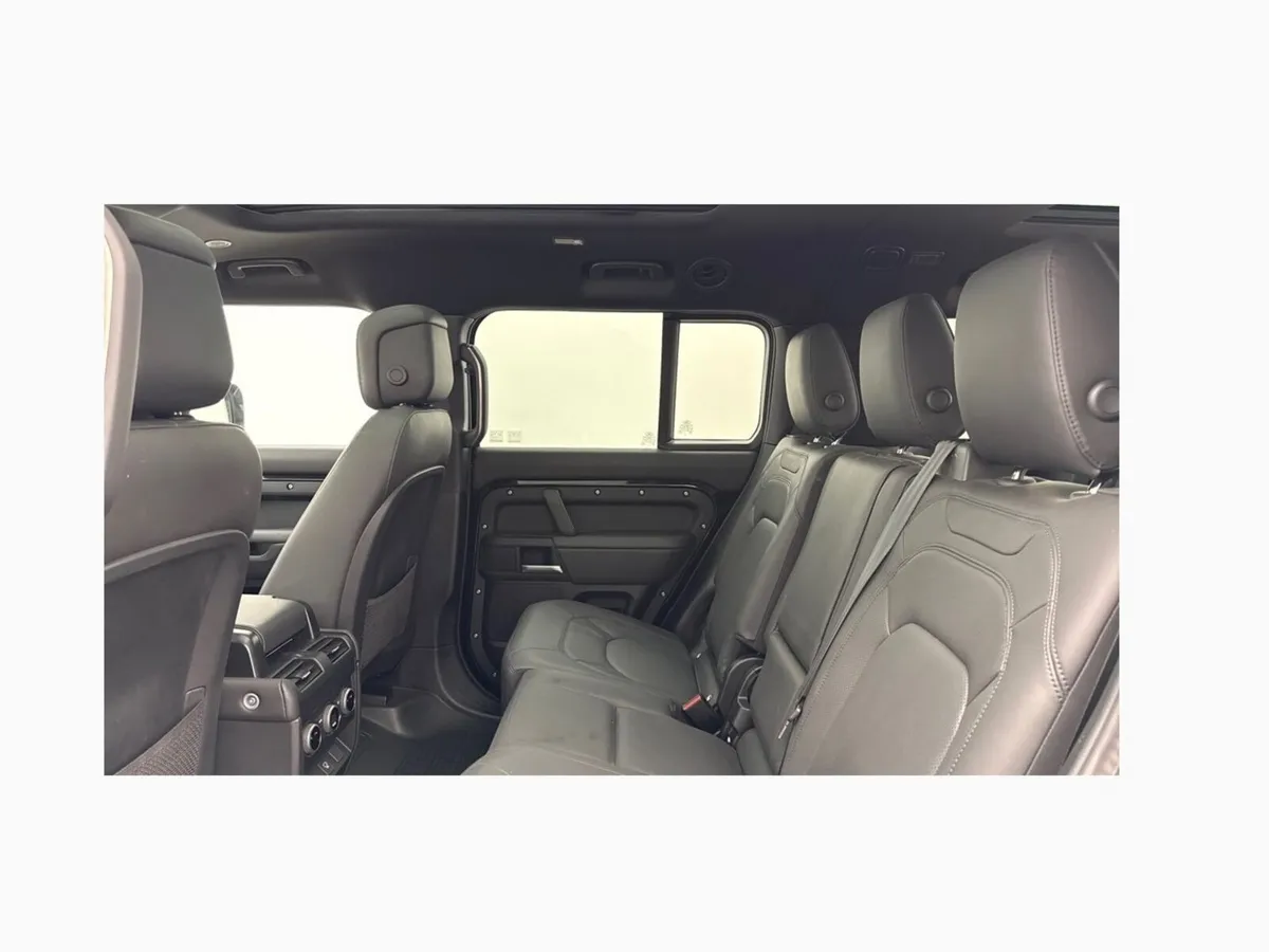 Land Rover Defender Diesel Estate X-Dynamic HSE - Image 4