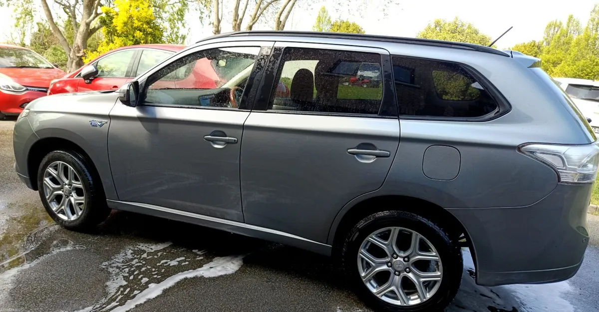 Mitsubishi Outlander 2015 NCT 04/27 tax 08/26 - Image 3