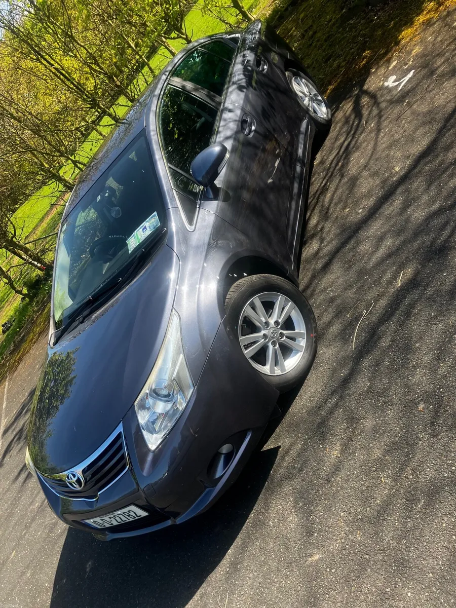 Toyota Avensis 2010 - Image 1