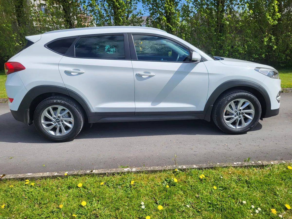 Hyundai Tucson MINT CONDITION. 2017 - Image 2