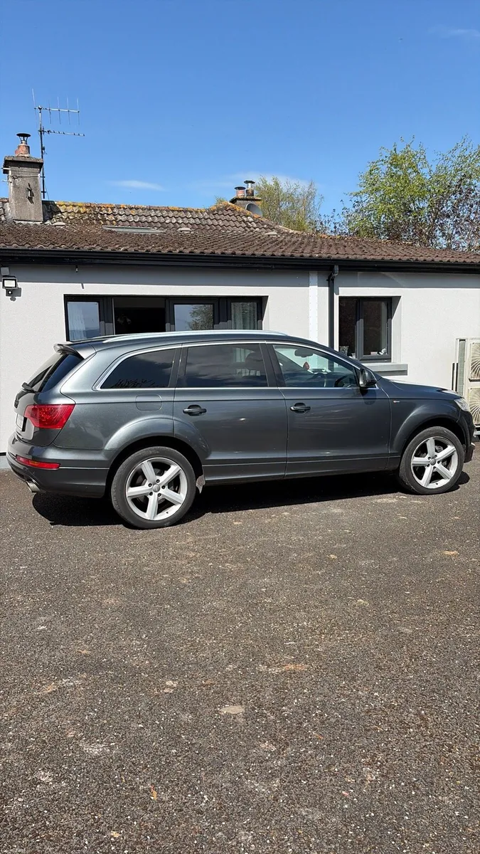 Audi RSQ7 CREW CAB 5/7 seater - Image 2