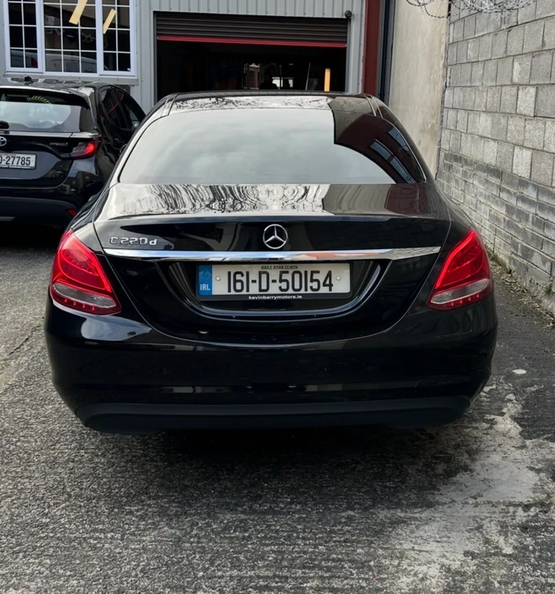 Automatic 2016 Mercedes c220 - Image 2
