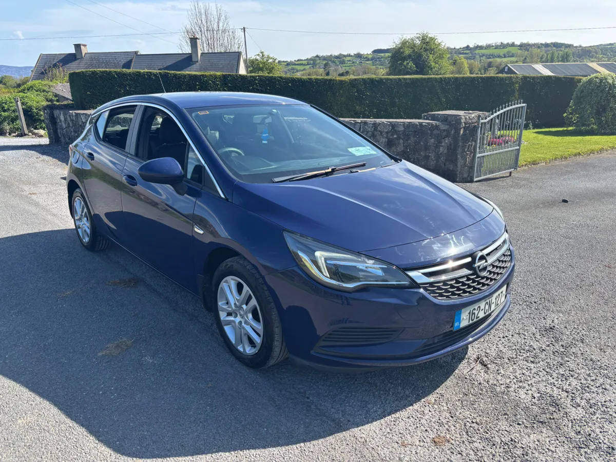 Opel Astra 2016 1.4 - Image 1