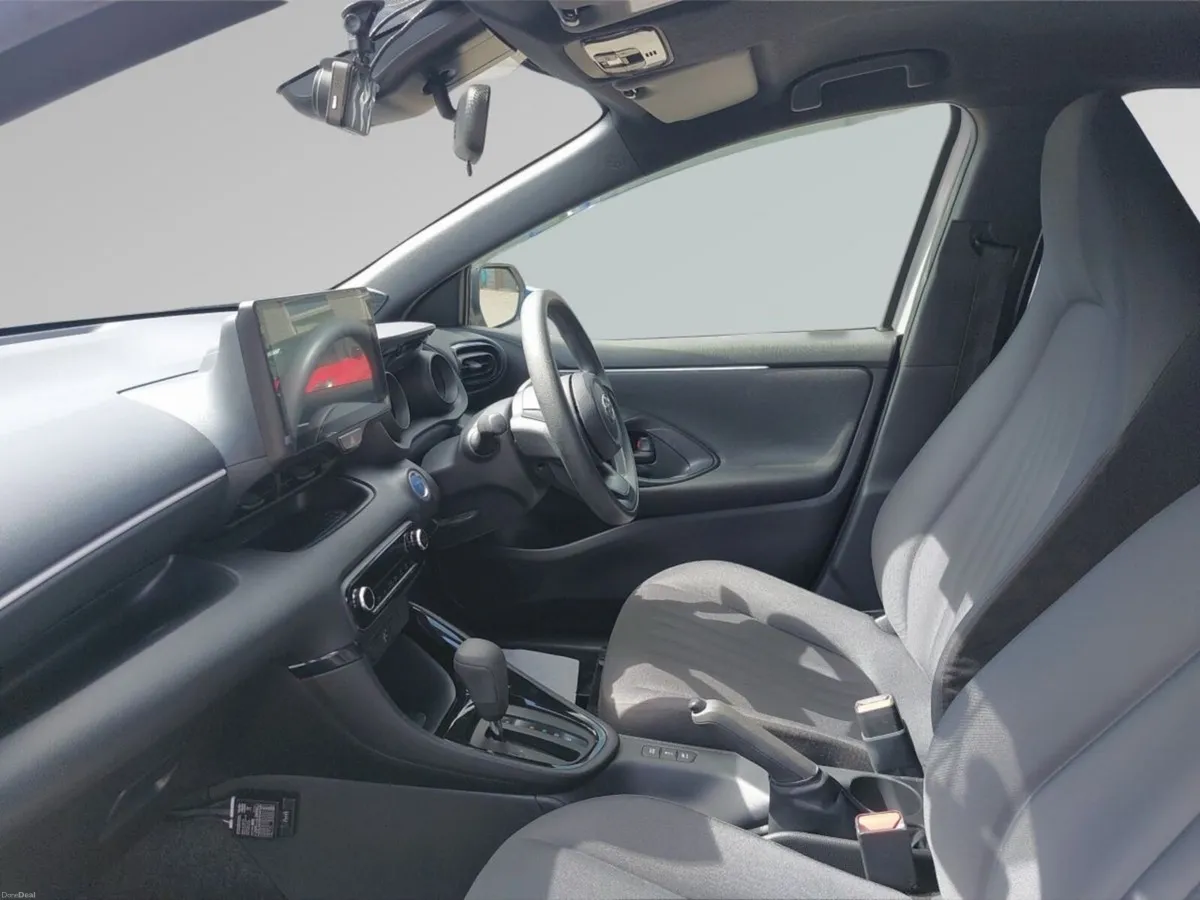 Toyota Yaris Yaris Hybrid Luna - Image 3
