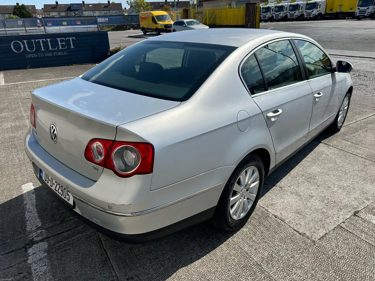 Volkswagen Passat 1.4 TSI LOW KMS LIKE NEW - Image 2