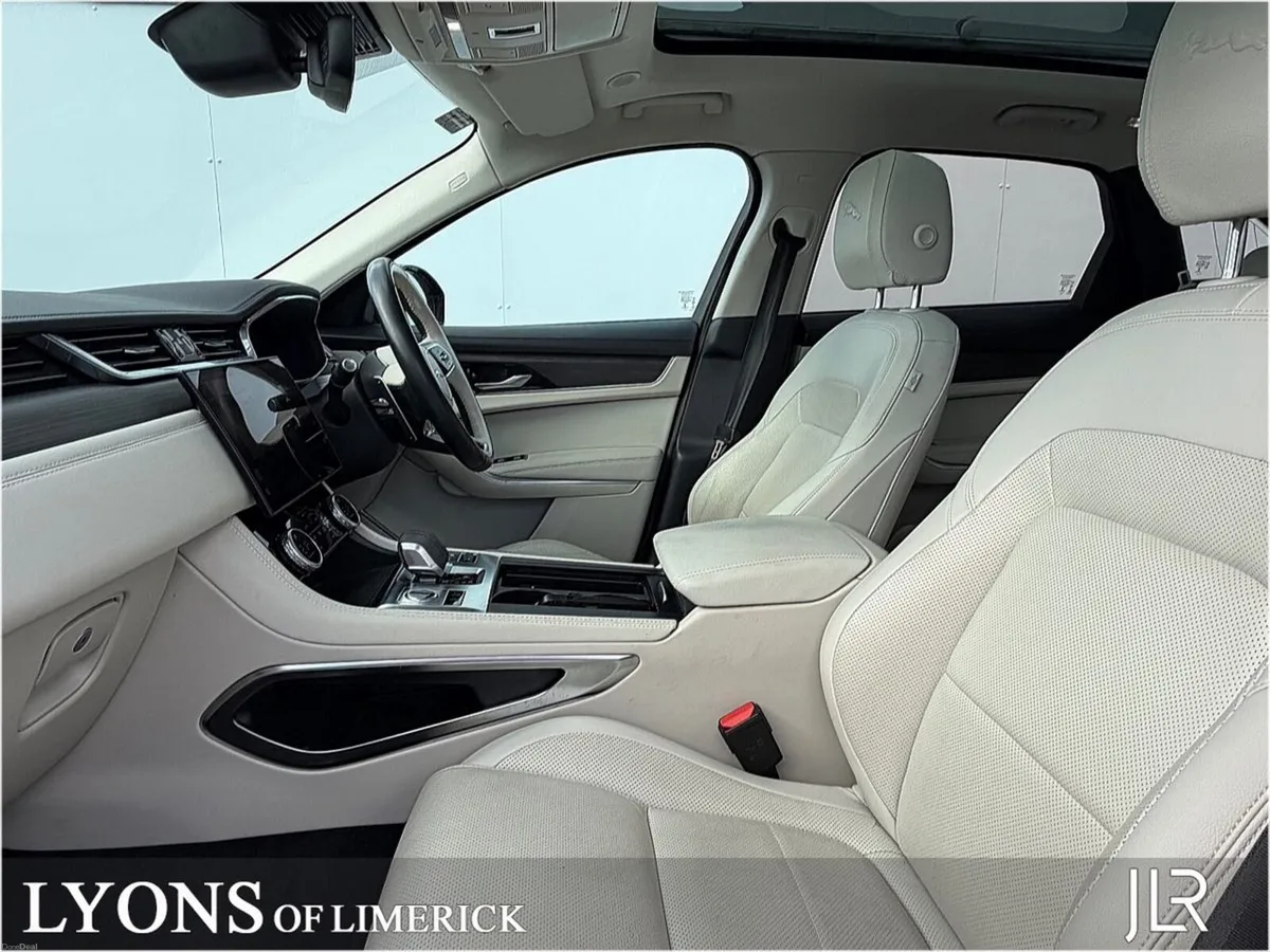 Jaguar F-Pace 2.0 PHEV 404 PS AWD Auto S - Image 3
