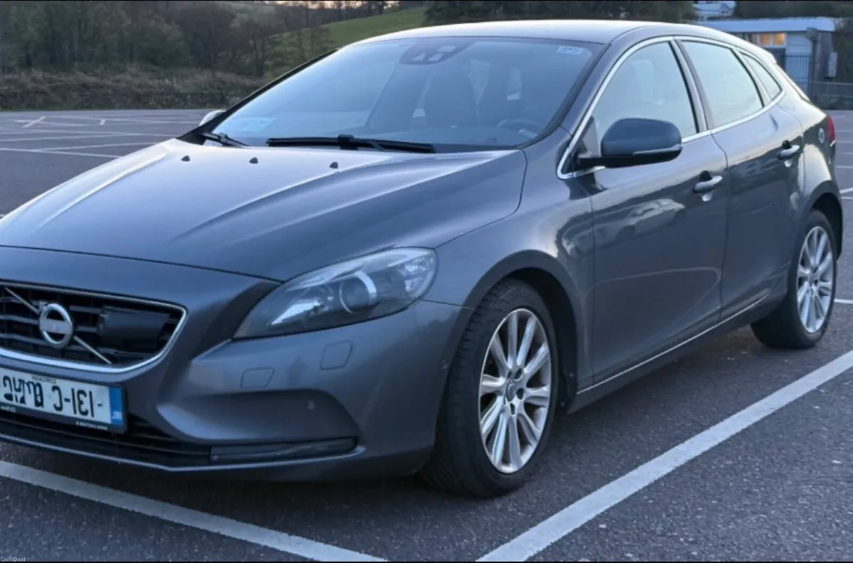Volvo V40 fresh NCT | AUTO PARK | BLIS | RADAR | - Image 2