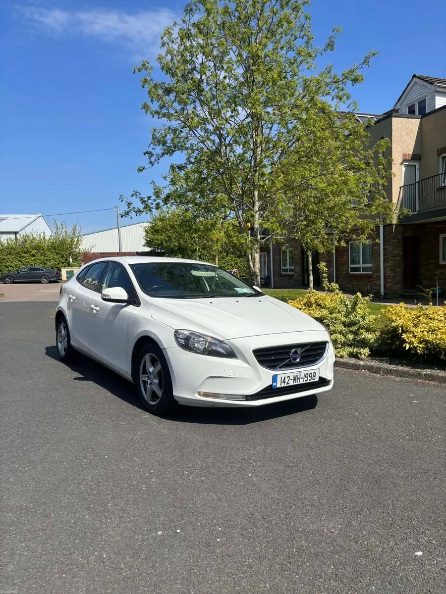 Volvo V40 1.6D NEW NCT 06/2027 & Tax 05/26 - Image 1