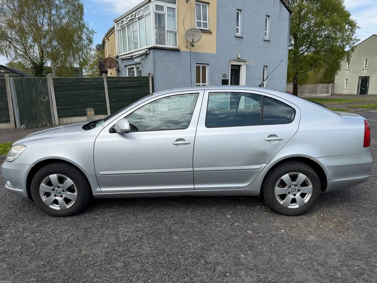 Skoda Octavia 1.9TDI 2009 - 2nd Owner 235km - Image 4