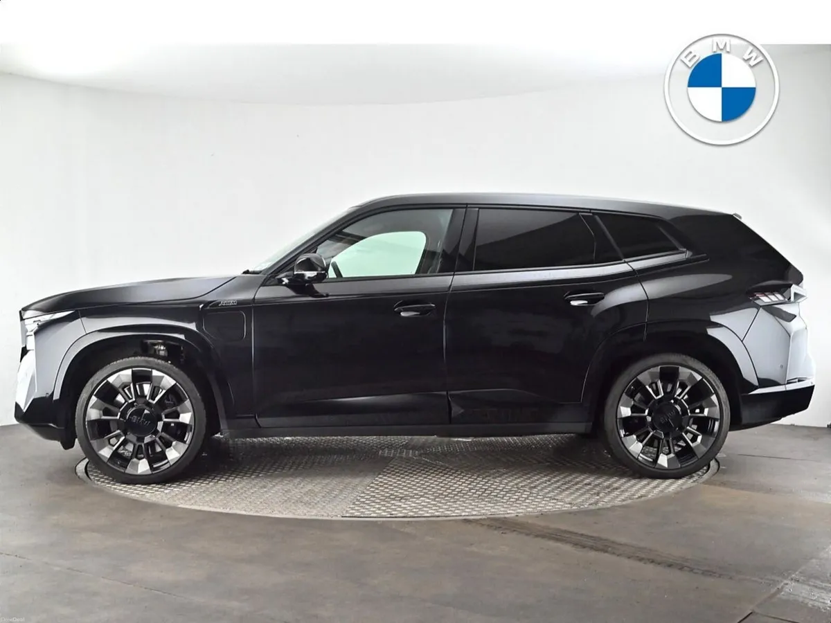 BMW XM 50e - Image 3