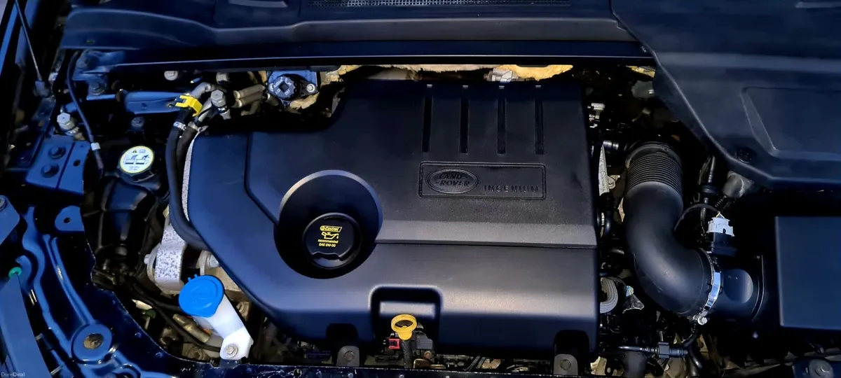 2016 LandRover Discovery Sport HSE 7Seat GlassRoof - Image 3