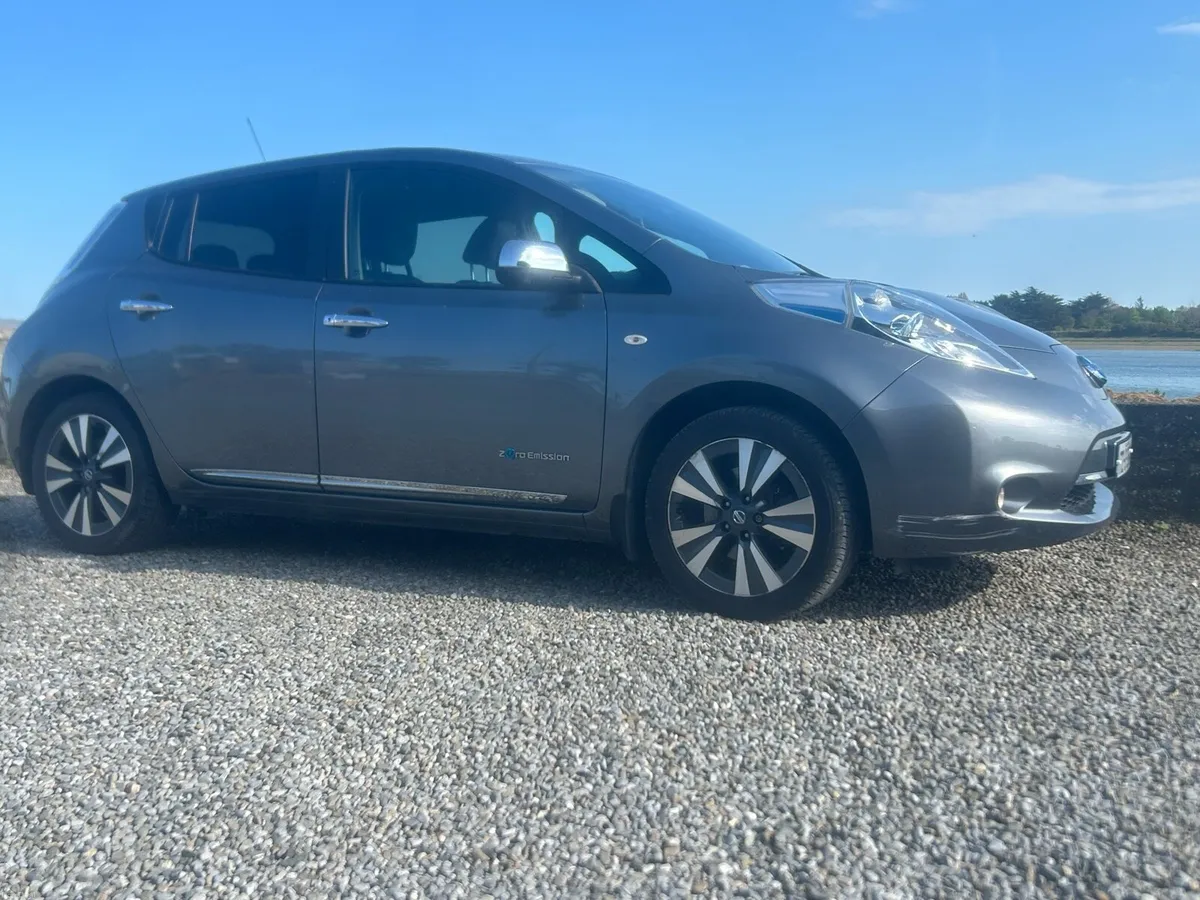 Cheap ** 2017 **High Spec TEKNA 30kw Nissan Leaf - Image 1