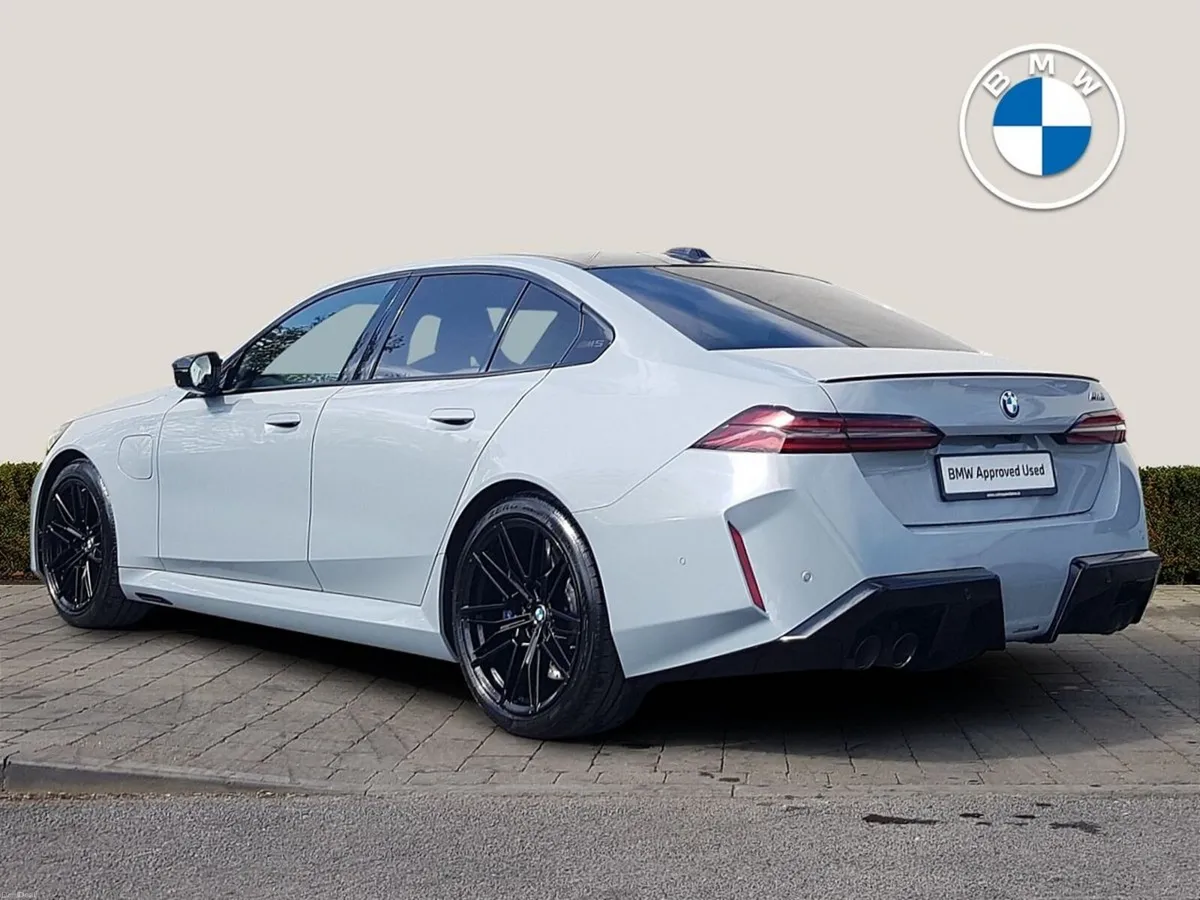 BMW M5 Saloon - Image 3