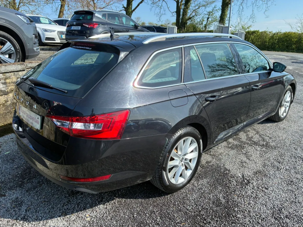 Skoda Superb 2.0 TDI SE ESTATE (LOW KLMS) - Image 2