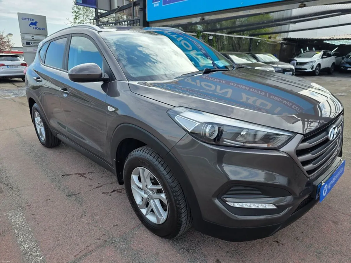 Hyundai Tucson 1.6 PETROL, FULL HYUNDAI HISTORY, L - Image 3