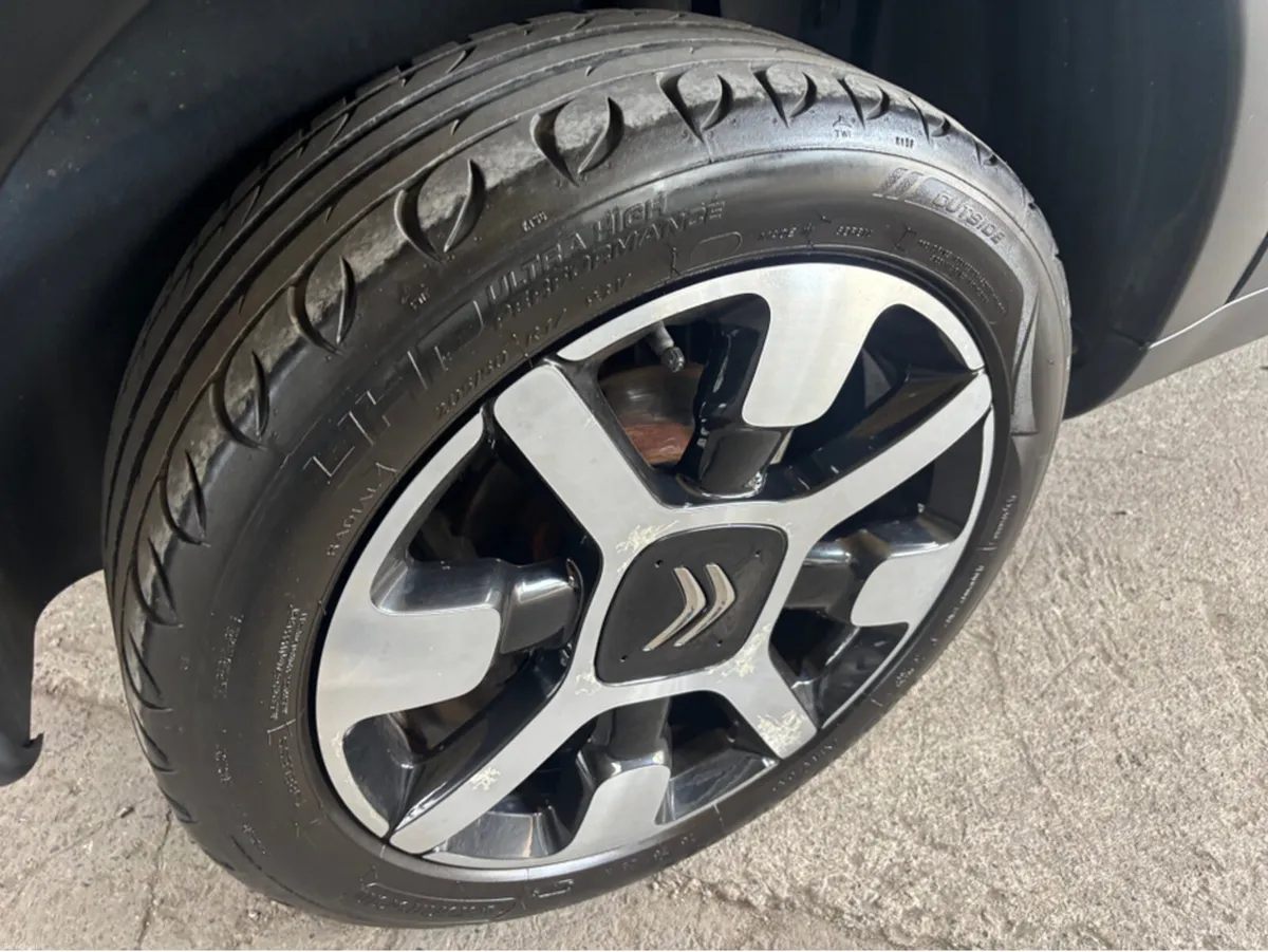 Citroen C4 Cactus FEEL PURETECH 110 EAT6 4DR AUTO - Image 2