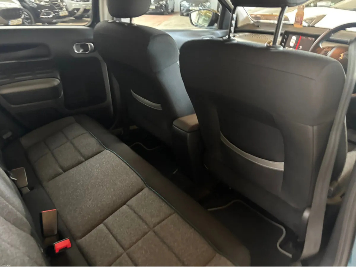 Citroen C4 Cactus FEEL PURETECH 110 EAT6 4DR AUTO - Image 3