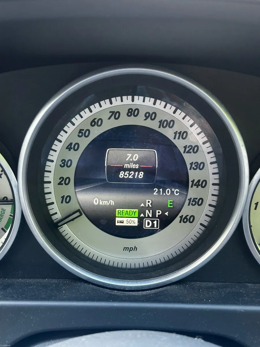 2015 Mercedes-Benz E300 BlueTEC Hybrid - Image 3