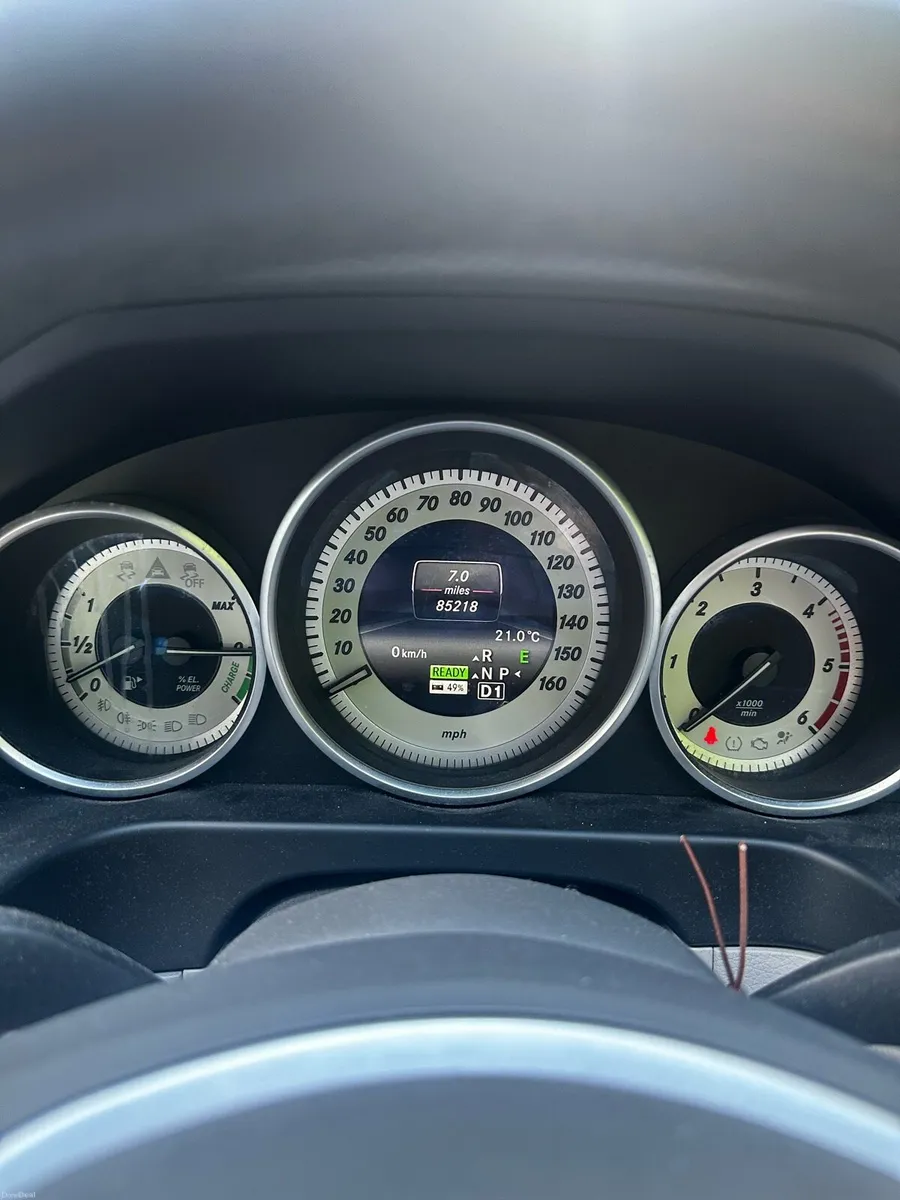 2015 Mercedes-Benz E300 BlueTEC Hybrid - Image 4