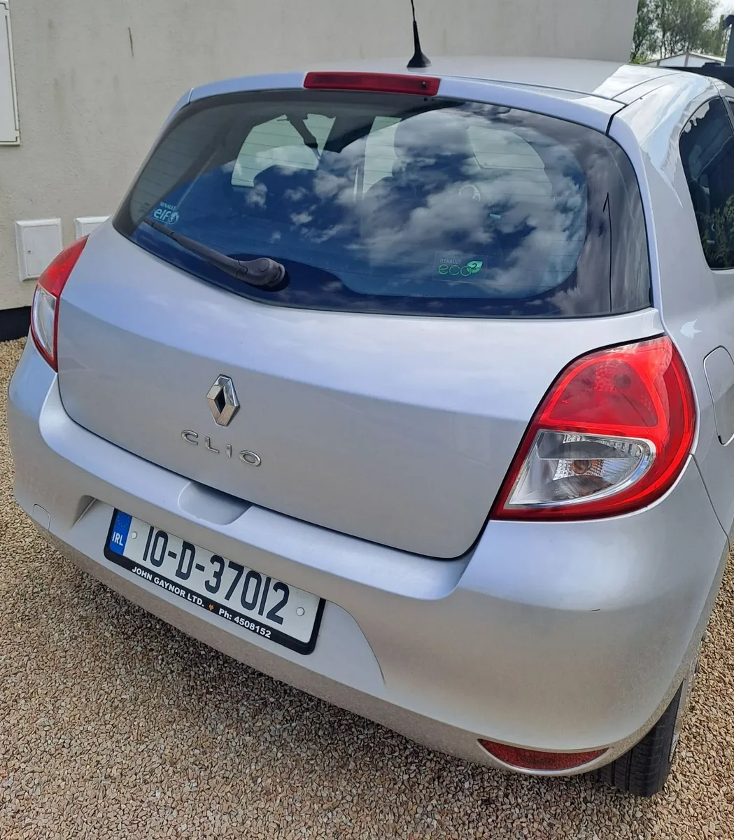 Renault Clio 2010 - Image 2