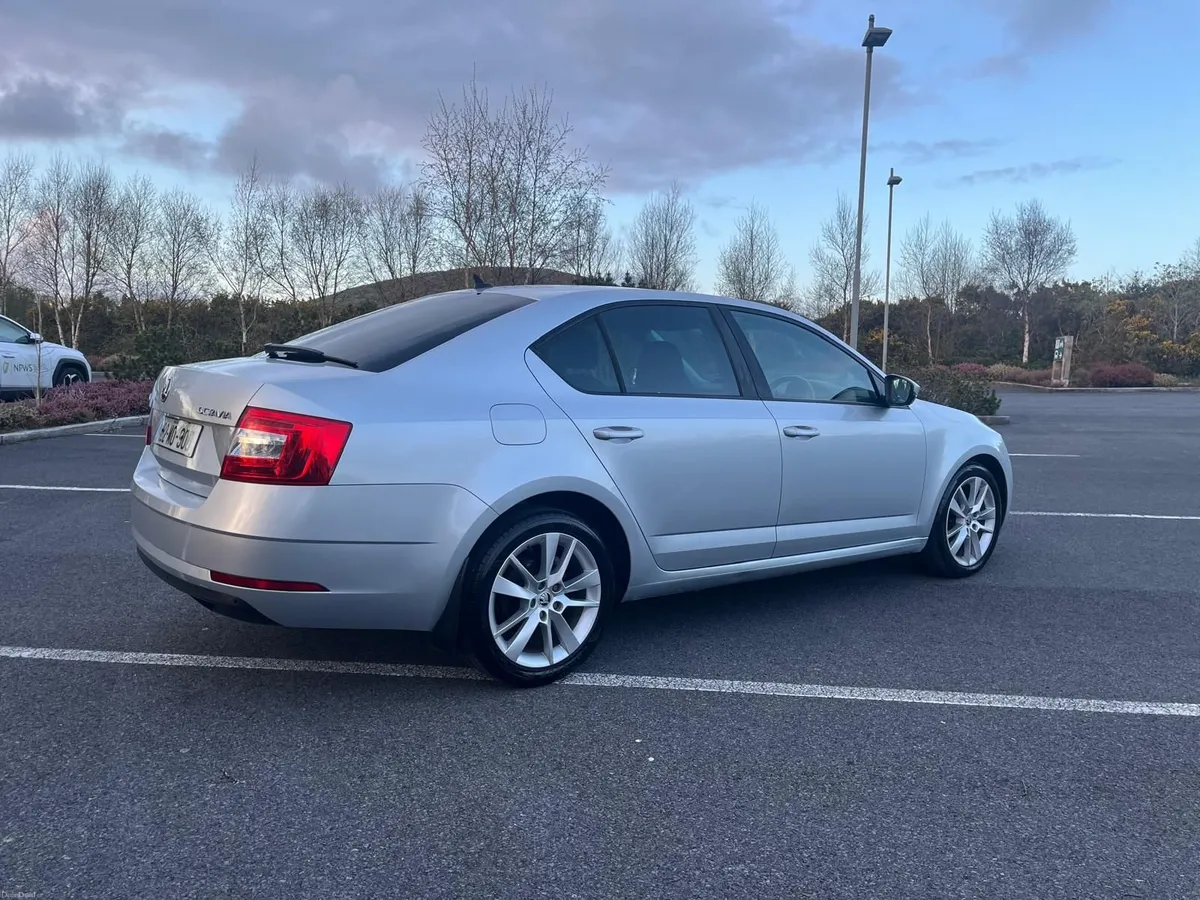 Skoda Octavia 2018 - Image 2