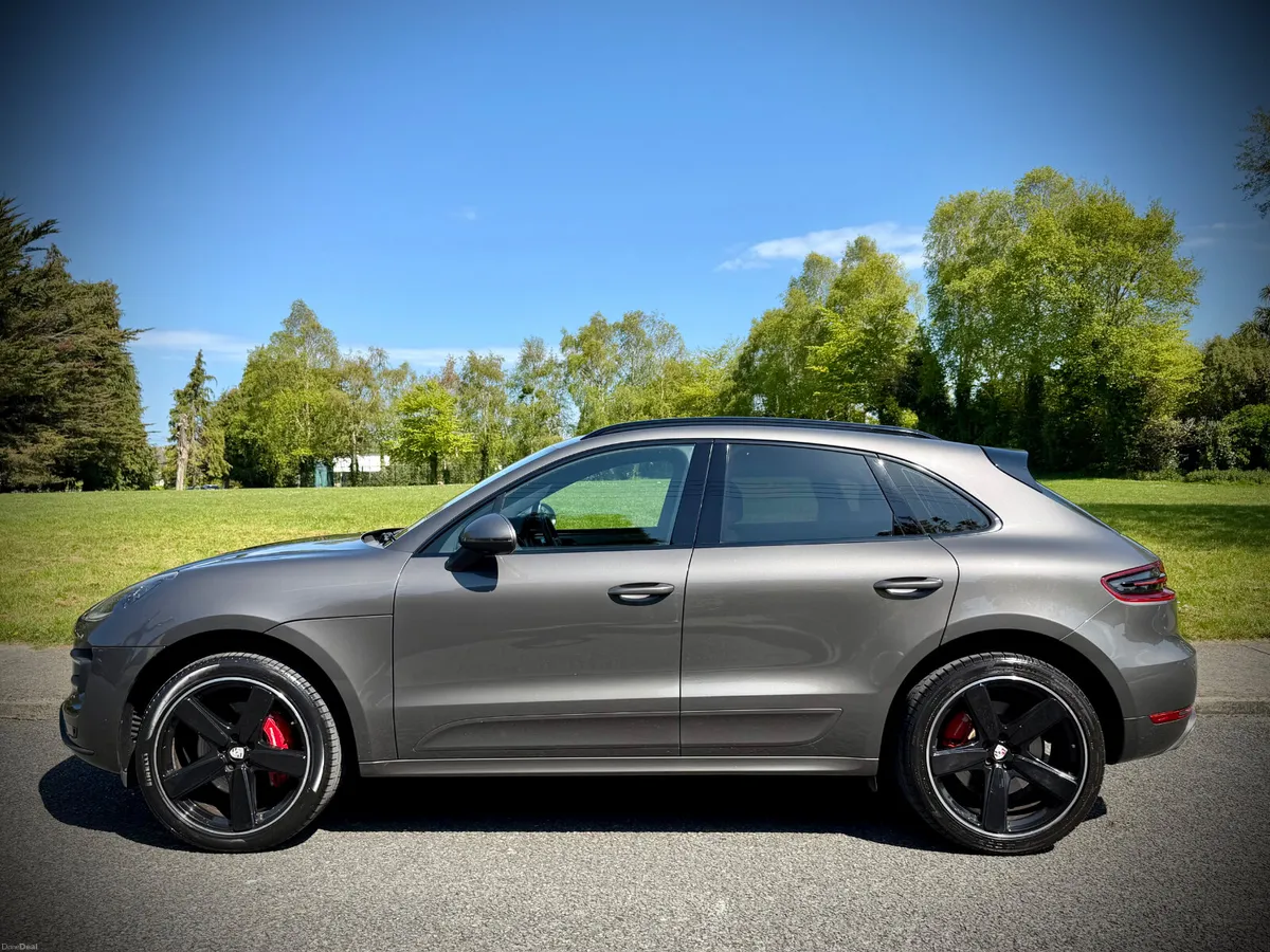 Porsche Macan 3.6 Petrol Turbo. - Image 4