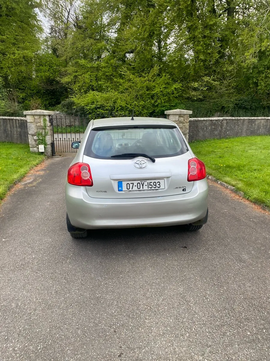Toyota Auris 1.4 petrol - Image 4
