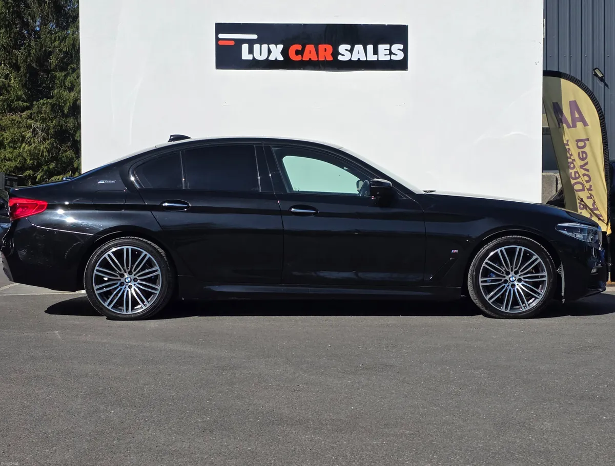 2017 BMW 530e M-SPORT // ** LOW MILEAGE ** - Image 2