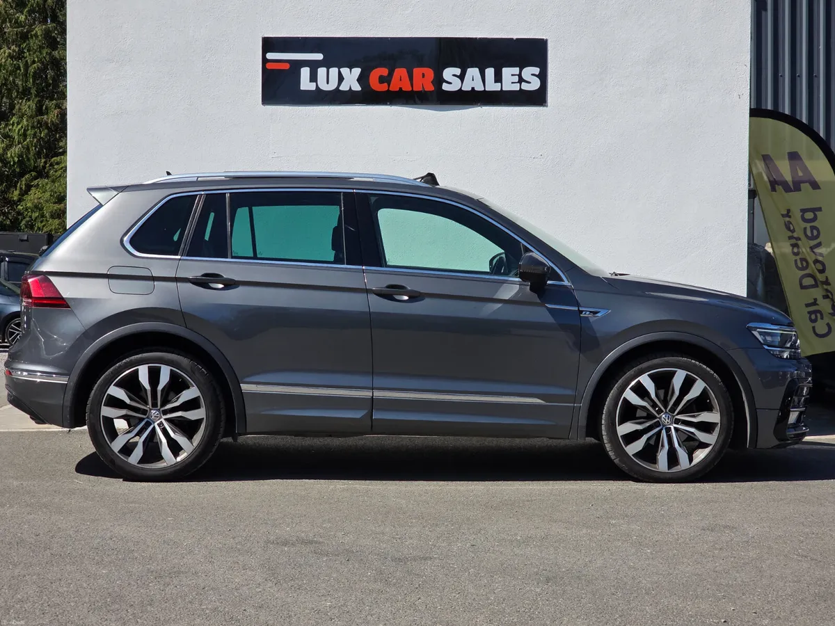2017 VW Tiguan 2.0 TDI R-LINE // PANORAMIC ROOF - Image 2