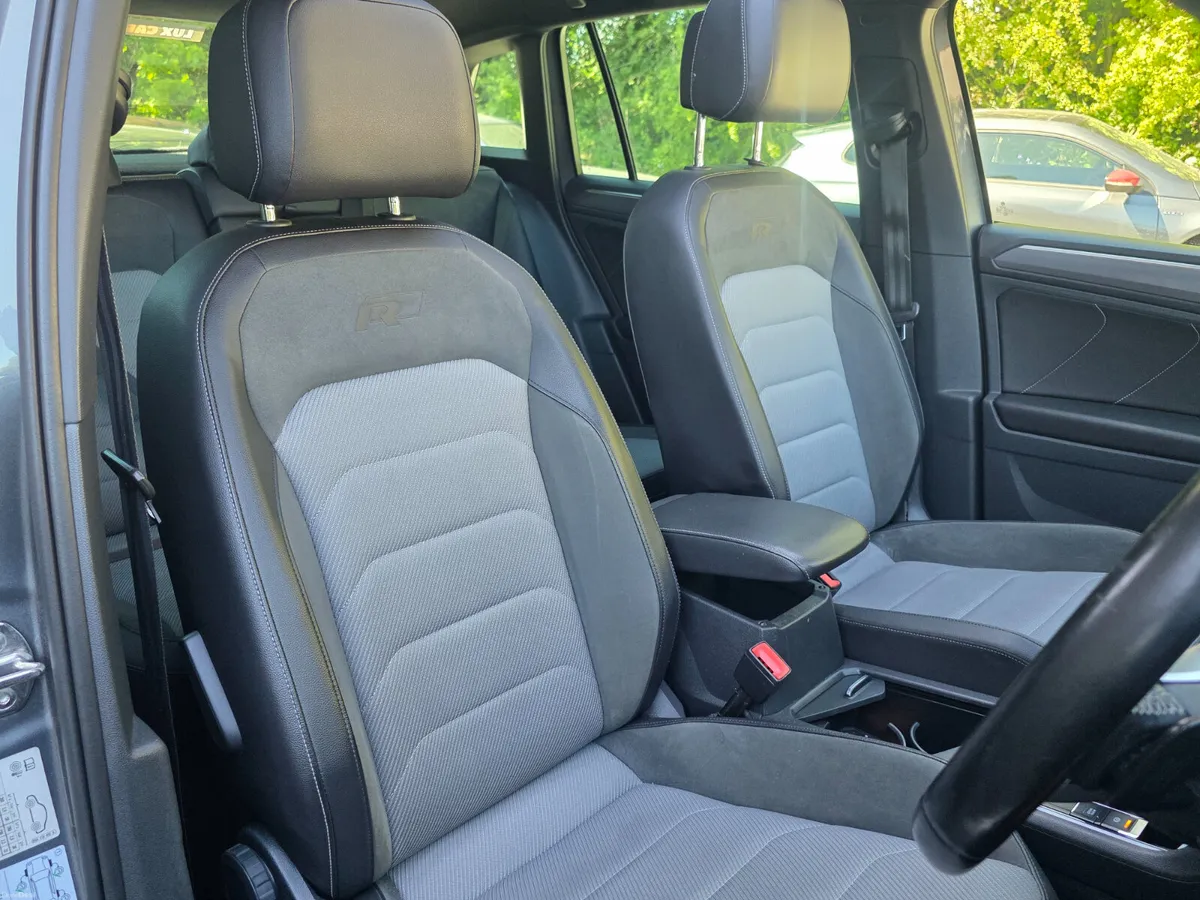 2017 VW Tiguan 2.0 TDI R-LINE // PANORAMIC ROOF - Image 4