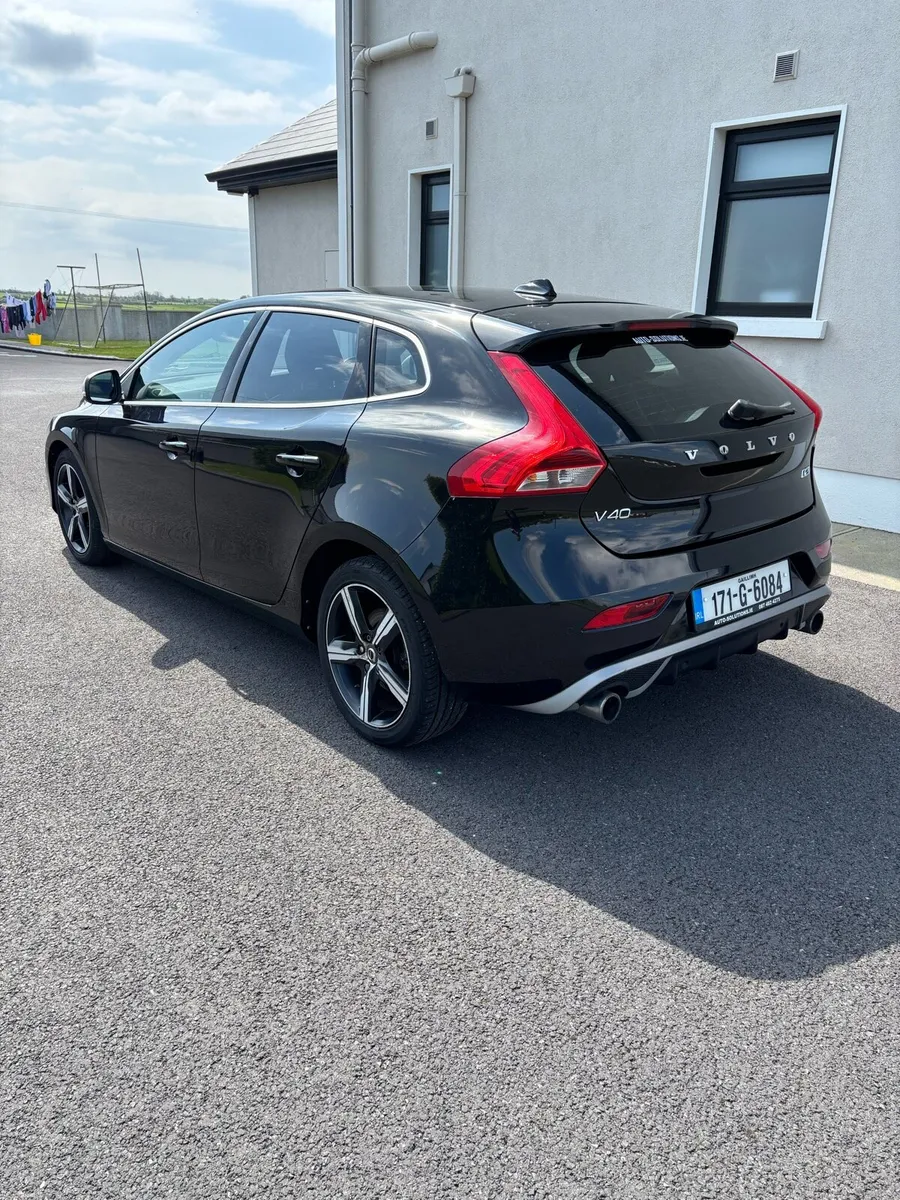 Volvo V40 D2 R-Design Nav+ 2.0 litre - Image 3