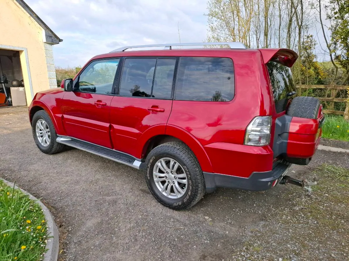 2009 Mitsubishi Pajero - Image 4