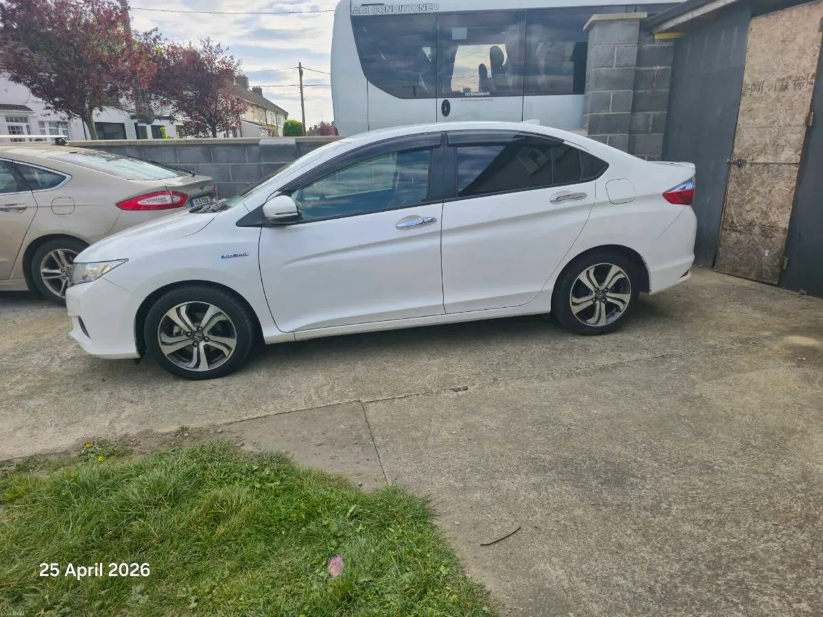 Honda Grace Hybrid high spec low mileage - Image 2