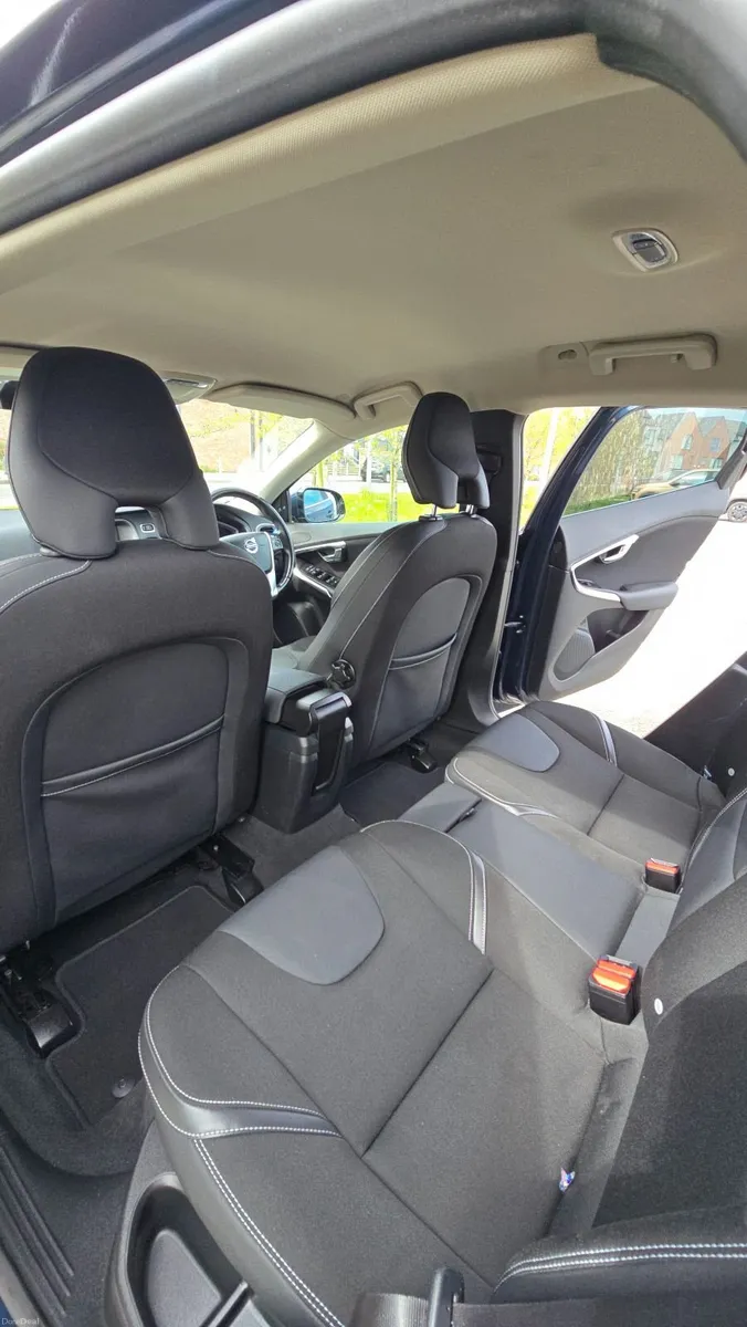 Volvo V40 Great condition, Fresh NCT and service - Image 3