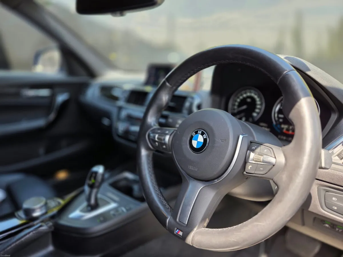 BMW 1-Series 118i SHADOW EDITION - Image 2