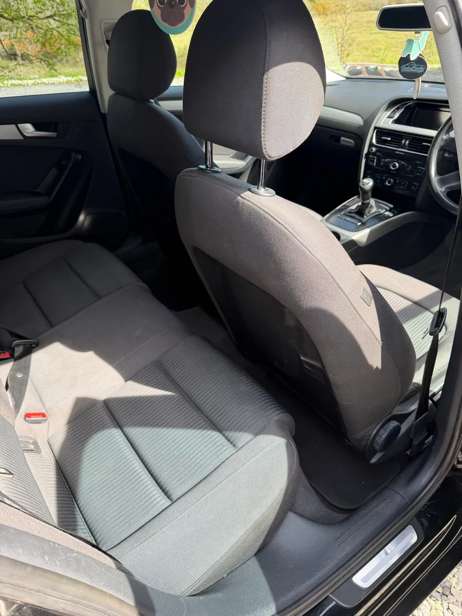 2009 AUDI A4 - Image 4