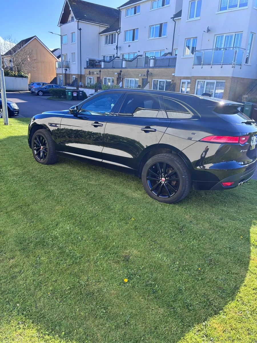 F pace jaguar - Image 2