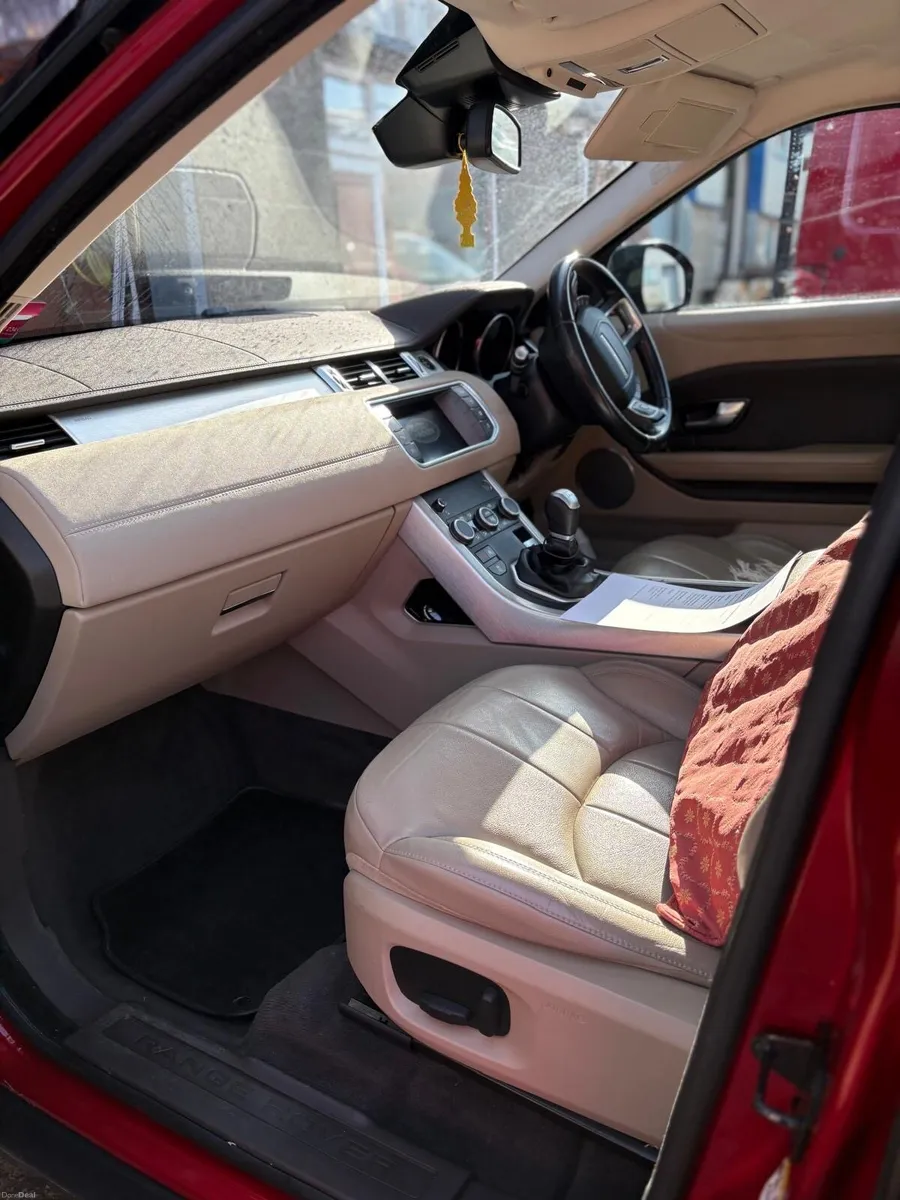 Range Rover Evoqus - Image 2